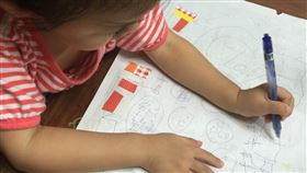 握筆（南投醫院提供）