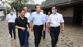 李克強來到重慶看望慰問受災群眾：勉勵大家重建好家園
圖翻攝自北京日報