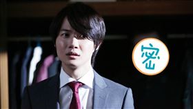 佐藤健演出《毛骨悚然撞鬼經驗》受驚照曝光。（圖／WAKUWAKU JAPAN提供）