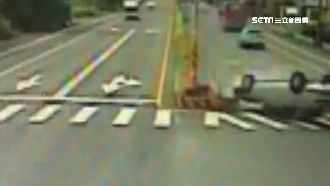 阿公睡著撞分隔島　3代5人翻車受傷