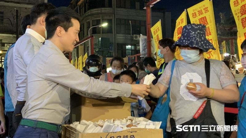 發雞排了！何志偉笑曝心情：非常雞排