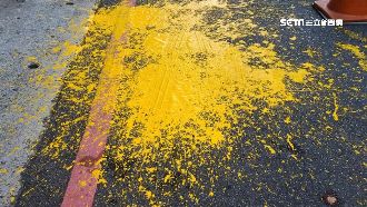 「妳應該忘記我了」　女簽花束遭潑漆