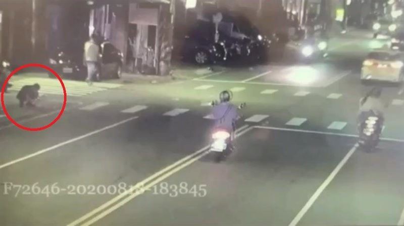口角糾紛堵人不成　3白目男暗夜放炮