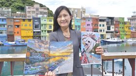 魅力基隆季刊改版手繪吸睛　主題故事引人入勝基隆市政府發行的季刊「魅力基隆」封面嘗試手繪風格，讓讀者感受不同設計風貌，至於編排策略，市府觀光及城市行銷處長曾姿雯（圖）表示，運用基隆（Keelung）英文字為主題發想，盼讓內容更豐富且不落俗套。中央社記者王朝鈺攝　109年8月22日