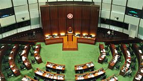 港泛民即便總辭  仍難阻擋延任立法會開議香港公民黨立法會議員楊岳橋指出，即便泛民主派議員總辭，建制派議員席次仍足夠召開會議，質疑總辭並無法杯葛議事。圖為2019年11月議事中的香港立法會。中央社記者沈朋達香港攝  109年8月17日