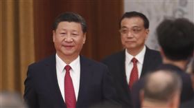 習近平19大報告　726講話奠定基調中共19大專題中共總書記習近平在19大開幕當天所做工作報告內容，外界尚不得而知，但他7月26日發表的講話可提供脈絡。圖為習近平、李克強、張德江（面向鏡頭由左至右）9月30日出席中共建政68週年慶祝招待會。（中新社資料照片）中央社　106年10月12日