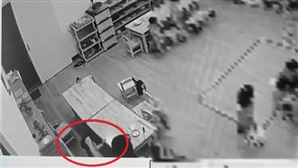 惡師對男童扯髮掐嘴　媽看監視器心碎