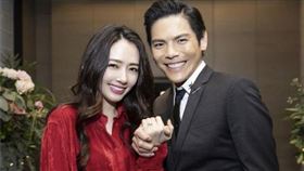 郭碧婷、向佐。（圖／翻攝自微博）