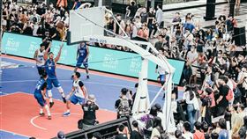 ▲「Y.H.L」陣中旅外球員管婕耘（左）與隊友裡應外合，展現高度抗壓力。（圖／國泰NBA 3x提供）