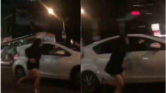 熱褲妹追車遭拖行　已婚男網友超崩潰