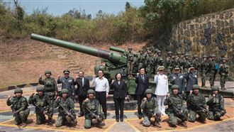 中共嗆台海演習　小英赴前線視導駐軍