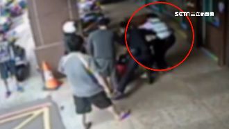 隔空對嗆結恩怨　住戶保全當街爆衝突