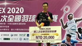 不只羽球世青冠軍　呂家弘全國排名賽首封王台灣羽球好手呂家弘在拿下2015年世界青少年錦標賽冠軍後，練球態度散漫，歷經車禍受傷後調整心態，23日首次奪下全國羽球排名賽男單冠軍。中央社記者黃巧雯攝　109年8月23日