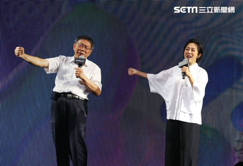 「臺北流行音樂中心」歷經17年頭即將正式開幕，舉辦「北流來襲 PUNCH不斷電」滿載，台北市長柯文哲與北流董事長黃韻玲工同宣布開唱。（記者邱榮吉/攝影）