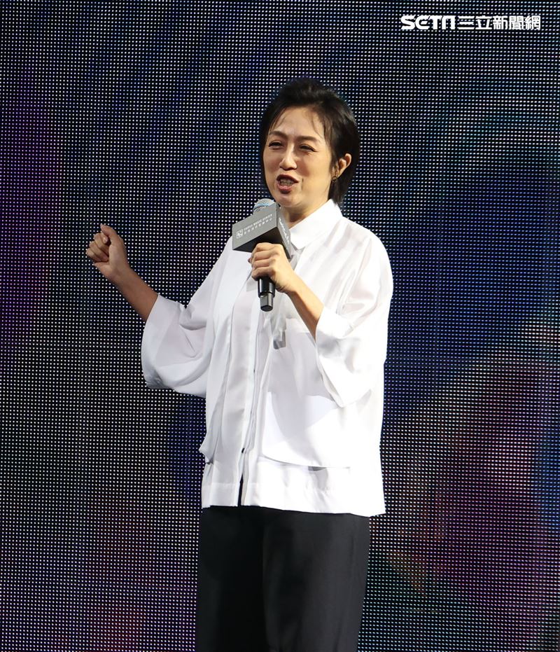 「臺北流行音樂中心」歷經17年頭即將正式開幕，舉辦「北流來襲 PUNCH不斷電」滿載，台北市長柯文哲與北流董事長黃韻玲工同宣布開唱。（記者邱榮吉/攝影）