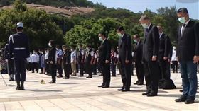 AIT臉書發文,美國在台協會(AIT）台北辦事處長酈英傑今天也首度前往金門出席八二三週年追思活動現場。美國在臺協會AIT臉書粉專在下午公布相關照片，並強調「美台安全合作的歷史可以追溯到好幾十年前，也一直是我們夥伴關係中極爲重要的一環。」（圖／翻攝自臉書）
