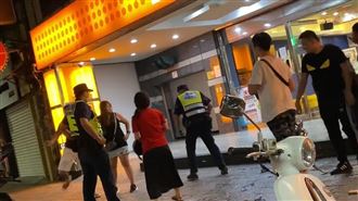 剛關出來沒在怕…男凌晨丟爆竹打傷警