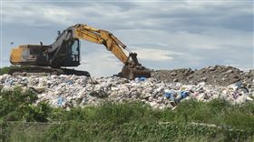 ▲台東湧入大批旅遊人潮，導致垃圾爆量。（圖／記者王浩源提供）