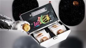 星宇航空首次推出中秋禮盒。（圖／星宇航空提供）