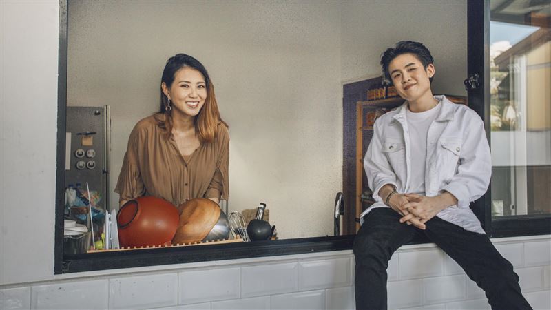 唱到一半急送醫？女星挺9月孕肚冒險