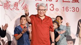 「民歌45高峰會－巨蛋感恩場」歌手陣容從8組增至14組。除了原班人馬，歌手施孝榮、李明德、王瑞瑜、殷正洋、葉佳修、邰肇玫、于台煙、王海玲之外，也新增了潘越雲、王夢麟、許景淳、周子寒、陳艾湄、羅吉鎮等6人。 記者林聖凱攝影