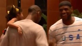 NBA／柯比冥誕　詹皇發超催淚影片
NBA,Kobe Bryant,LeBron James,生日快樂歌,冥誕,洋蔥,催淚
翻攝自IG KingJames