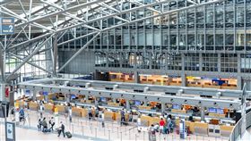 德國後悔了！停止對入境者強制篩檢：醫院檢測能量恐不足

機場,旅遊,出國,入境,出境 （圖／翻攝自Hamburg Airport臉書）