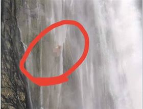 瀑布（圖／翻攝自微博）