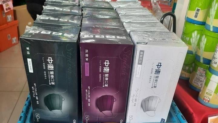 中衛口罩沒人買　爽拿2盒下秒悲劇…