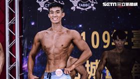 參與台南市府城盃健美賽，在成人178公分以上組別，入圍決賽並勇奪第四名的方楷傑護理師。（圖／安南醫院提供）