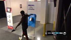 NBA／輸球不開心！哈登怒推乾洗手
NBA,季後賽,休士頓火箭,James Harden,乾洗手
翻攝自推特