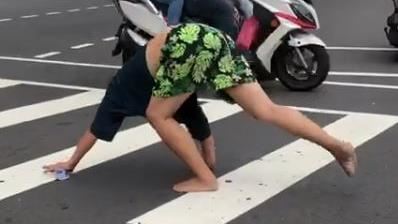 新北男大街4足行走　稱病卻查無此人