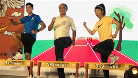 新任體育署長可望9月上任外傳台灣師範大學體育學系教授兼學務長張少熙將接任體育署長一職，教育部次長兼代理體育署長林騰蛟（中）25日出席「109年度國民體育日」啟動記者會受訪時不證實、也未否認，但透露預計「代班」至9月1日。中央社記者黃巧雯攝　109年8月25日