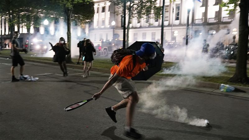 威州抗議第2天　州長譴責過當用武力