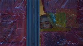 劉亞仁 朴信惠　《#ALIVE》Netflix提供