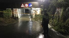 高雄,路竹,警方,封鎖線,大雨