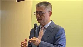 神基董事長黃明漢說明下半年營運展望強固型工業電腦廠神基科技25日召開法人說明會，由董事長黃明漢分析上半年營運成果及下半年展望。中央社記者吳家豪攝 109年8月25日