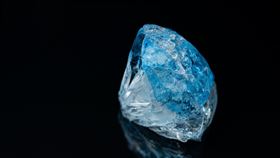 鑽石，藍寶石，（示意圖／翻攝自Pixabay）