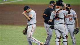 ▲金鶯先發投手馬隆（Tommy Milone）投5球慘挨「背靠背」全壘打。（圖／美聯社／達志影像）