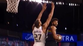 NBA／看傻！穆雷空中360度上籃
NBA,季後賽,丹佛金塊,Jamal Murray,360度
翻攝自臉書粉絲專頁Bleacher Report