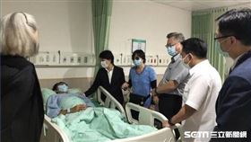 盧秀燕探視受傷警／翻攝畫面