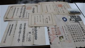 長榮女中紅樓將規劃校史館　校友捐贈史籍資料台南市長榮女中紅樓被列為市定古蹟，校方將規劃為校史館，畢業多年的95歲校友陳安靜，更捐贈了一批史籍資料，作為校方找回紅樓歷史的起點。（長榮女中提供）中央社記者張榮祥台南傳真　109年8月26日