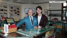 張軒睿和林義雄共同為「用九柑仔店」復刻快閃店在華山文創園區開幕。（記者邱榮吉/攝影）