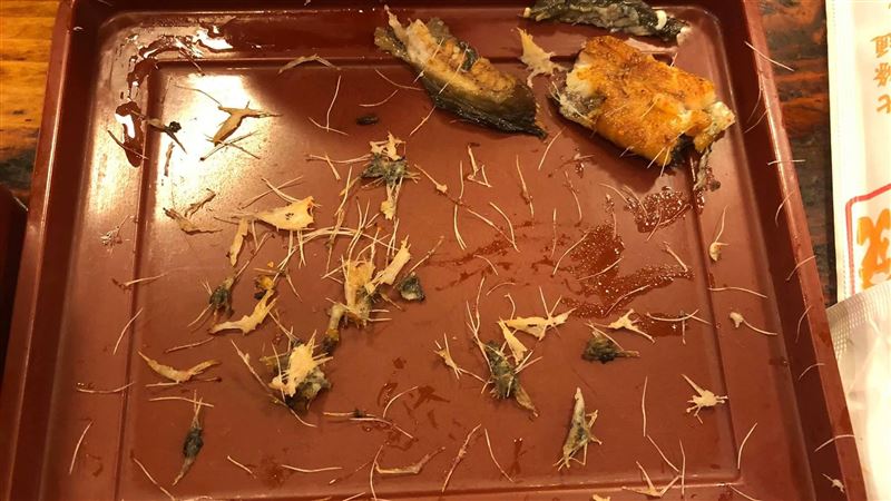 情人節吃知名鰻魚飯　整盤魚刺他看傻