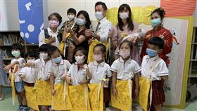 竹市推動親子閱讀　辦故事講座與走讀微旅行新竹市文化局推動親子閱讀，將辦理親子故事講座、帶讀者走讀微旅行等課程，提倡閱讀風氣。中央社記者郭宣(文三)攝　109年8月26日