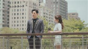 ▲三立電視偶像劇《浪漫輸給你》男主角張立昂於新市政公園拍攝。（圖／三立電視提供）