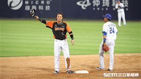 ▲統一獅三壘手陳鏞基生涯百盜。（圖／記者劉彥池攝影）