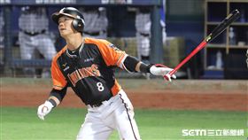 ▲統一獅外野手羅國龍敲出2分砲。（圖／記者劉彥池攝影）