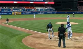 ▲馬林魚貝提趁捕手回傳球給投手時盜本壘。（圖／翻攝自美國職棒官網）