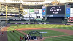 ▲密爾瓦基釀酒人罷賽抗議警察槍殺非裔男性。（圖／翻攝自MLB官網）